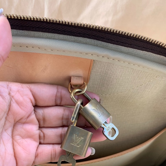 Louis Vuitton Monogram Alize Hueres - Picture 10 of 12